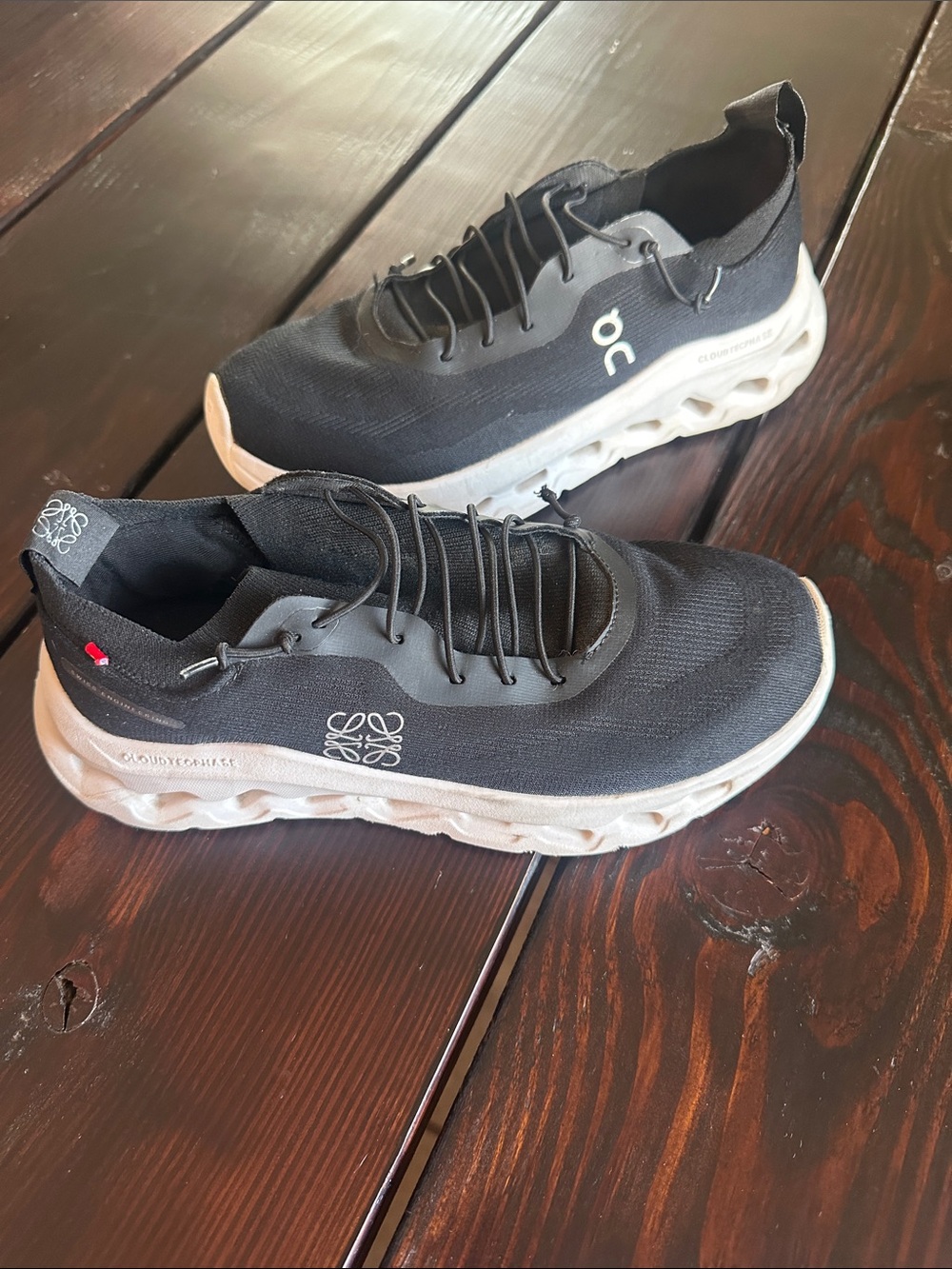 Designer On Running Cloud-tilt Loewe women’s  Black and White sneakers
